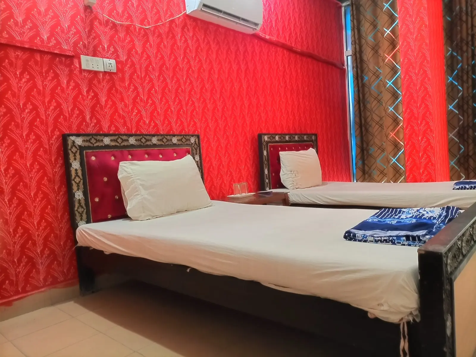 ROOM NO 8 – Al Haider Hotel Lahore