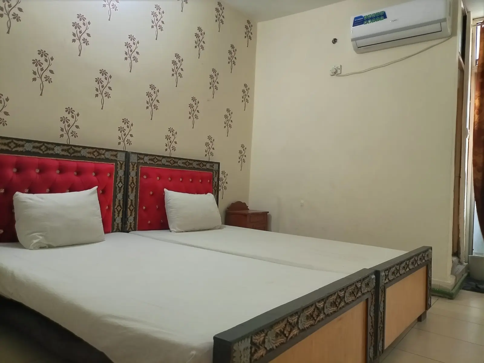 ROOM NO 5 – Al Haider Hotel Lahore